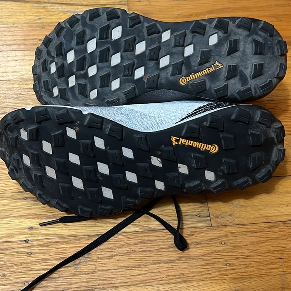 Like new ADIDAS Terrex Two Parley trail running shoes - Picture 4 of 8